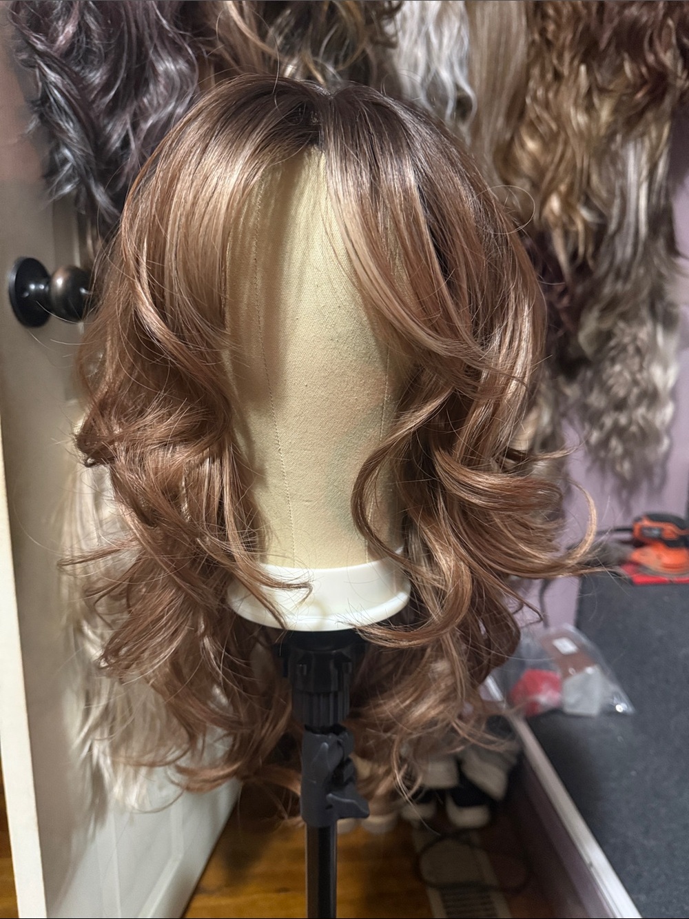 Stylish Chestnut Brown Wavy Ladies Wig with Soft Layers